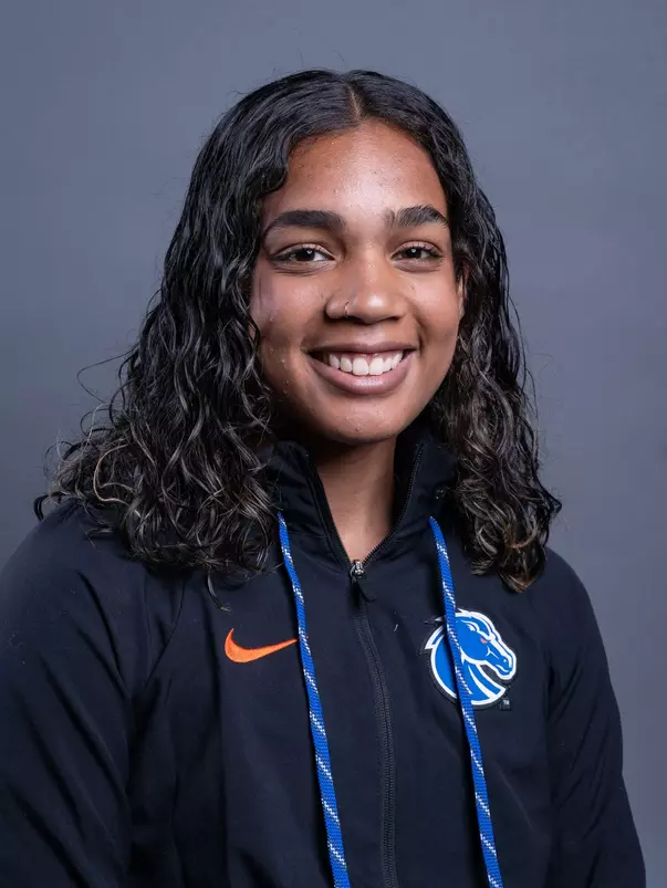 Kenna DeLemos headshot