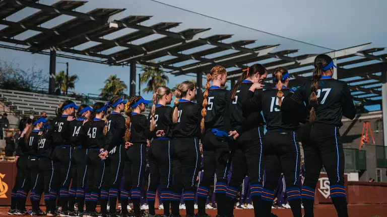 Broncos Edged by Lobos