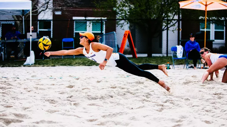 Broncos Finish Third at Alki Beach Invitational