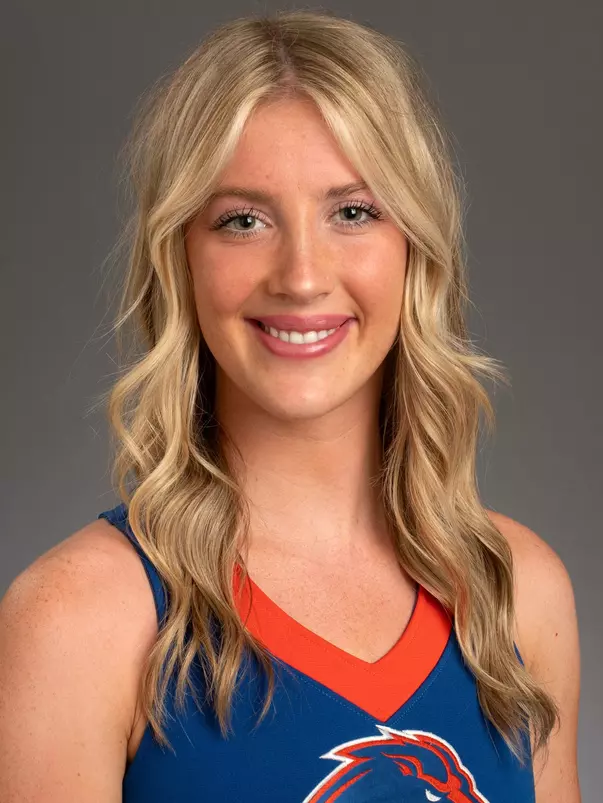 Lindsay Saunders spirit squad head shot