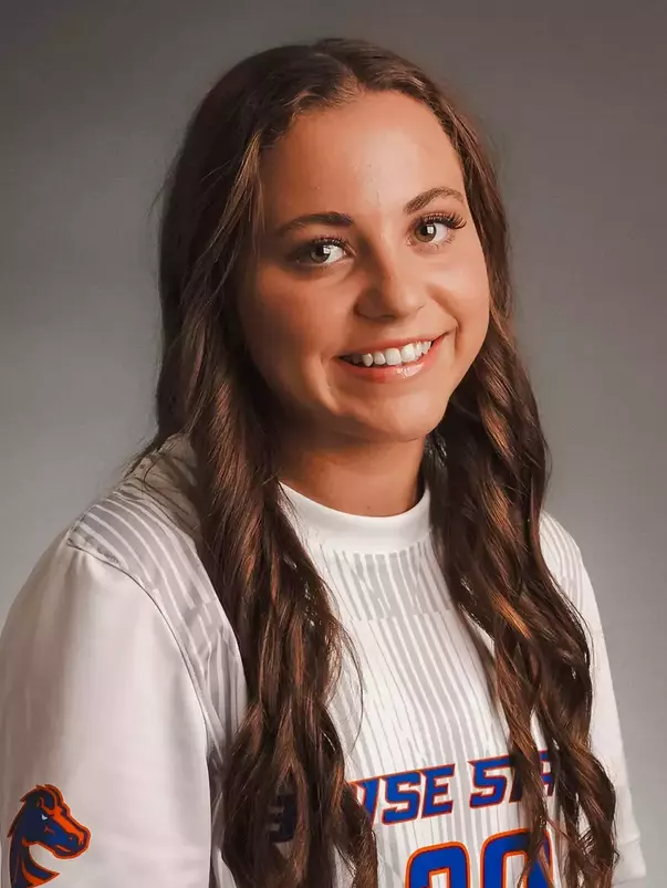 Jillian Anderson headshot.