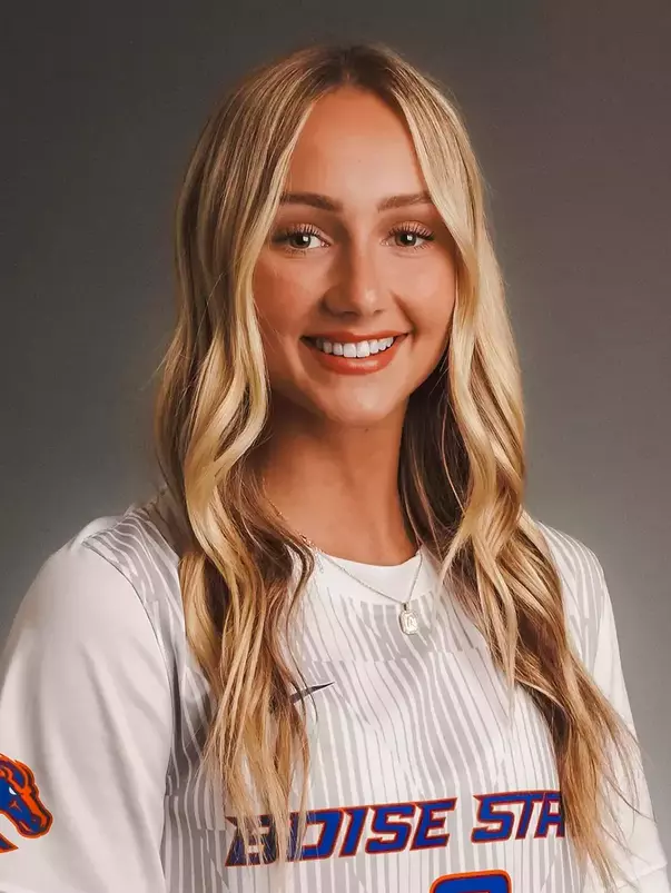 Ali Chatterton headshot.