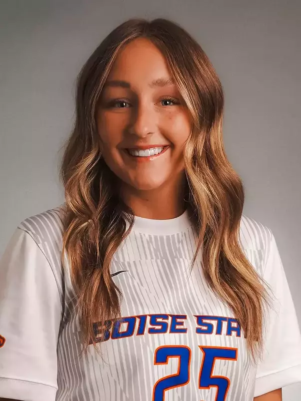 Lexi Chatterton headshot.