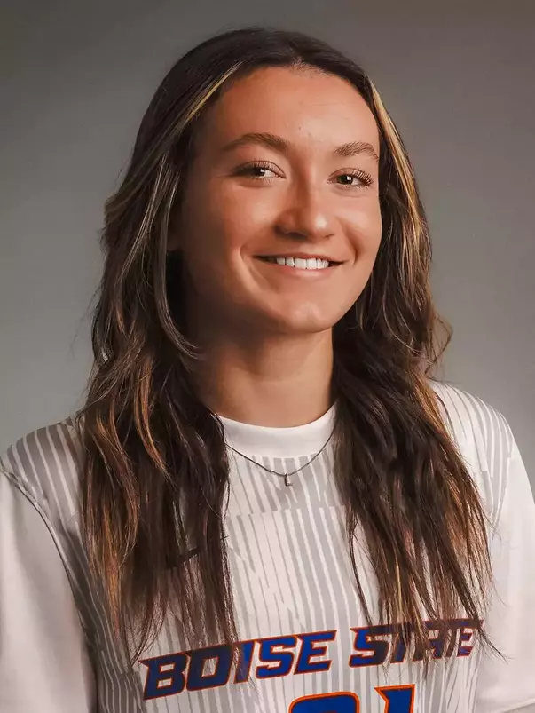 Olivia Collins headshot