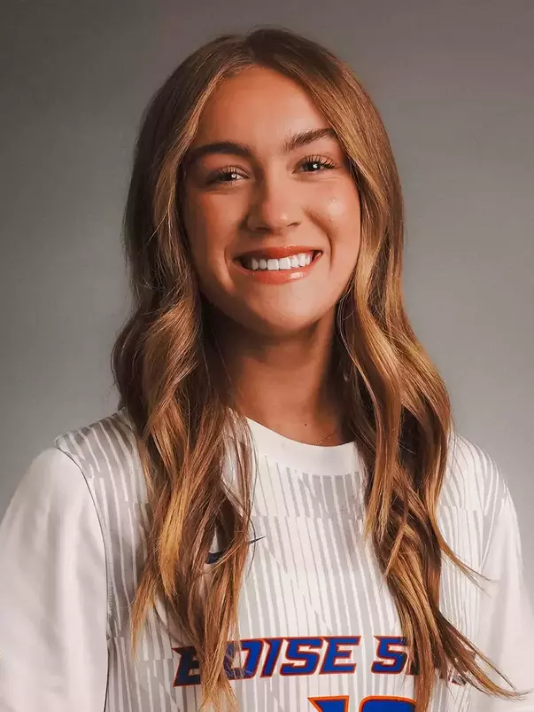 Francesca McGuire headshot.