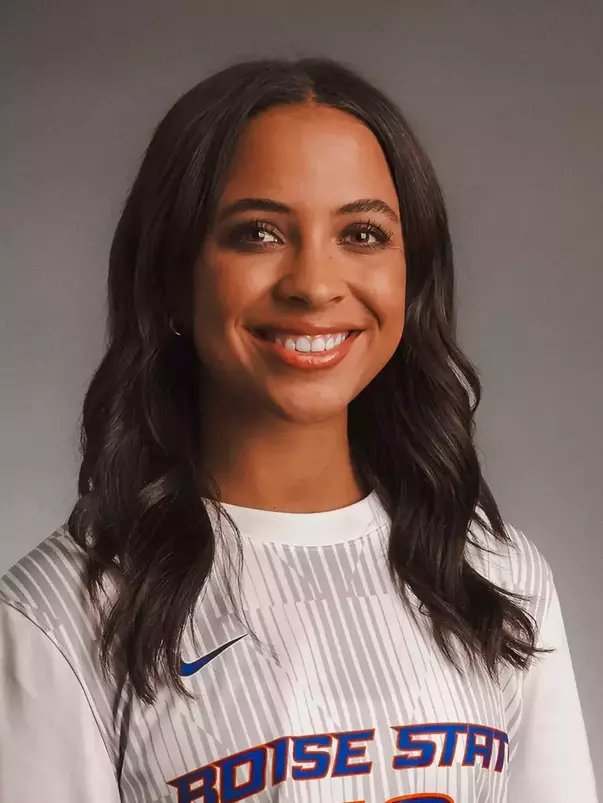 Teryn Newkirk headshot.