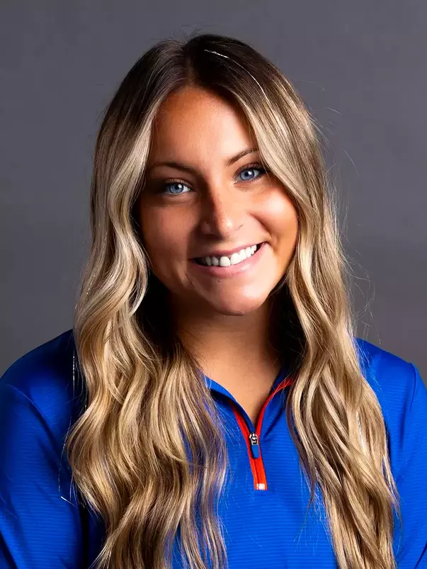 Adriana Popp headshot