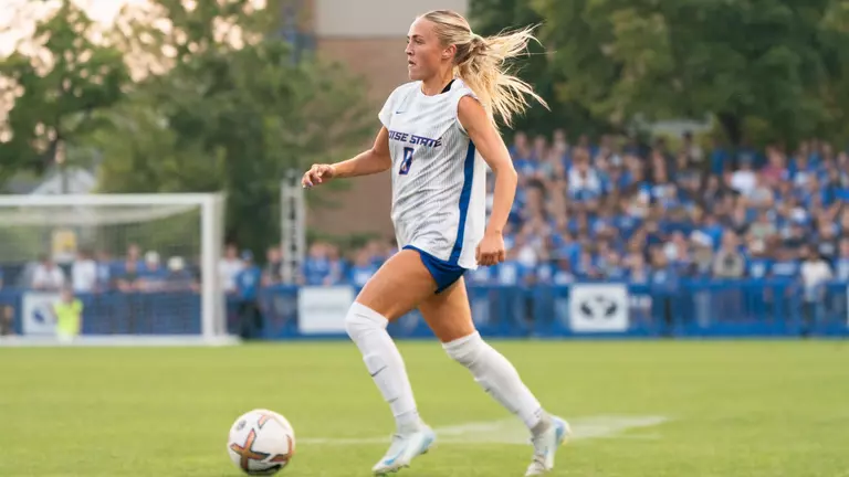 Broncos Cross Off Bulldogs in Conference Opener