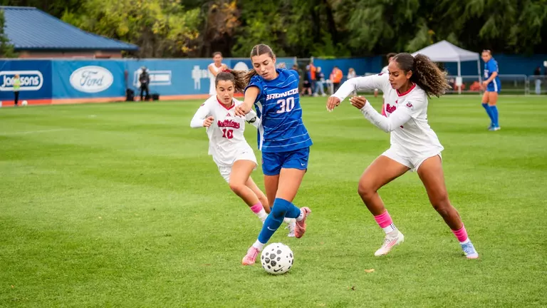 Broncos Defeat Fresno State at Home
