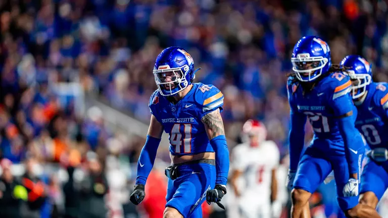 Broncos Push Past Lobos