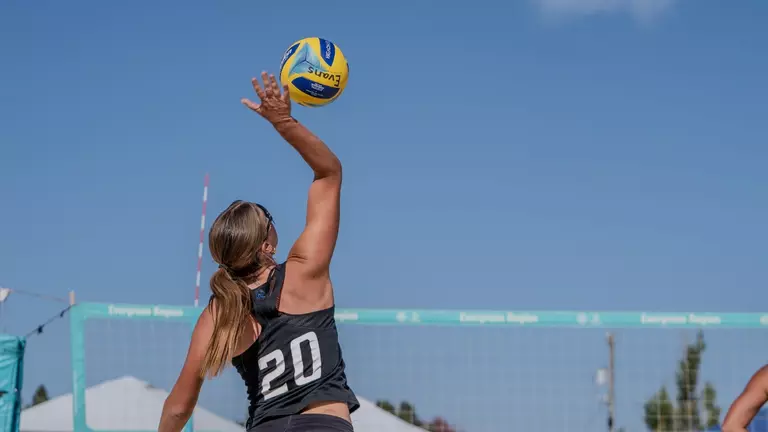 Allen, Anderson Finish Third at Alki AVCA Qualifier
