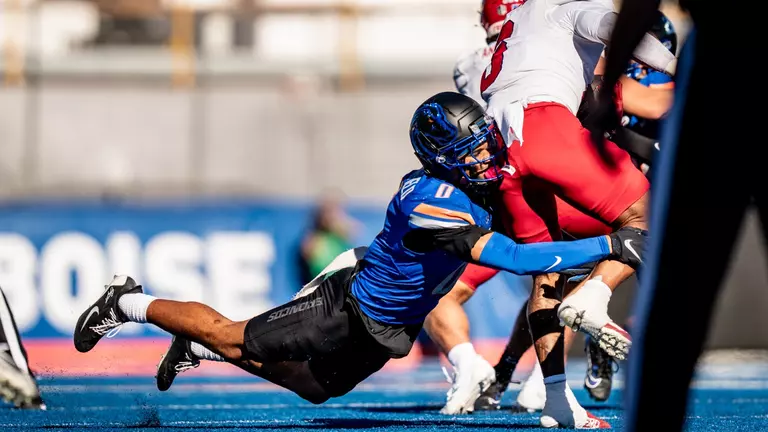 Broncos Suffer Home Loss to Bulldogs