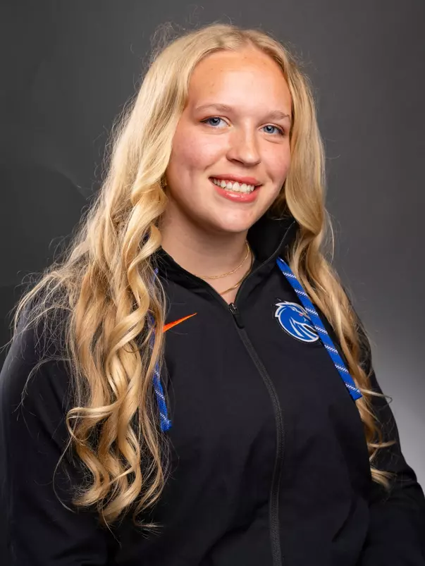 Victoria Lotz 2025 Headshot