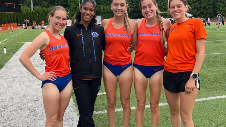 Robertson Sets Women’s 1,500-Meter School Record