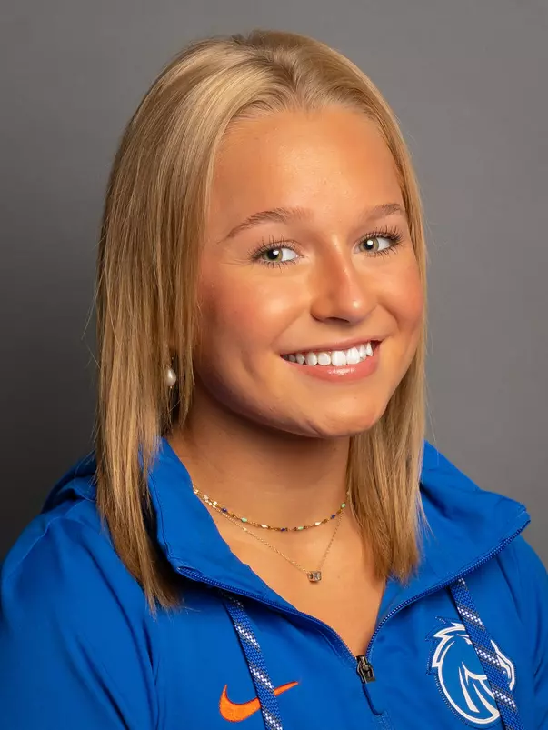 Julia Kryzwanski 2026 headshot