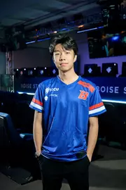 Mark Thanakomsirichot Headshot