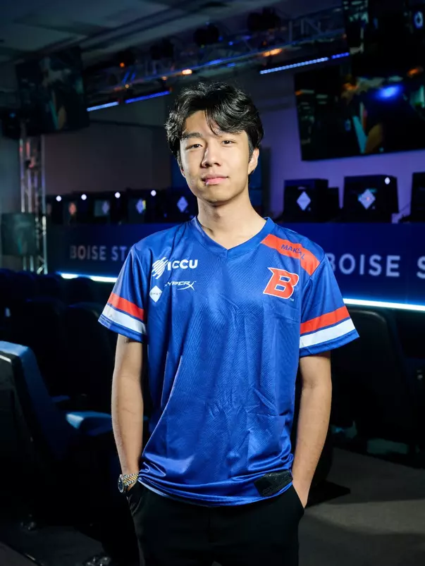 Mark Thanakomsirichot Headshot