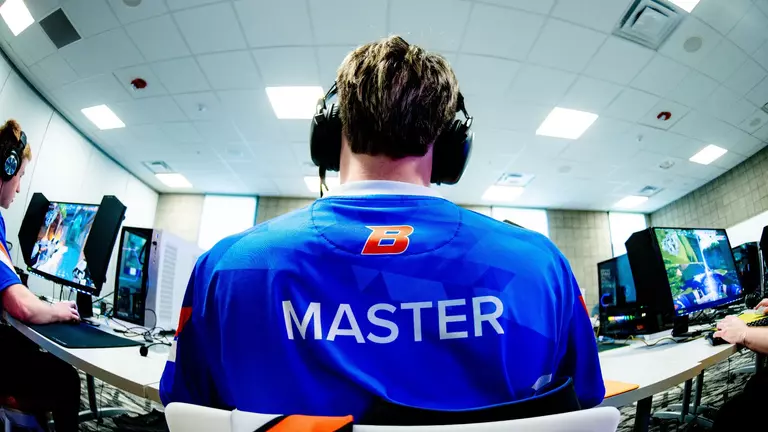 Broncos snatch three map thriller over Utah