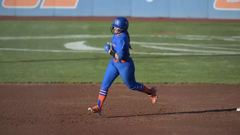 Broncos Outlasted by Lobos