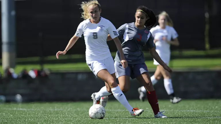 Mullin's Two Goals Pace Women's Soccer Past Yale, 3-1