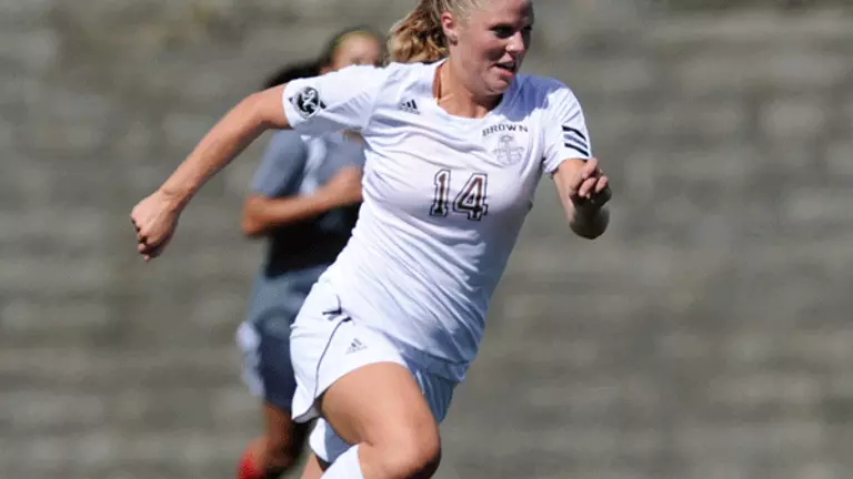 Berg Lifts Women's Soccer Over Dartmouth, 1-0, in Ivy Opener