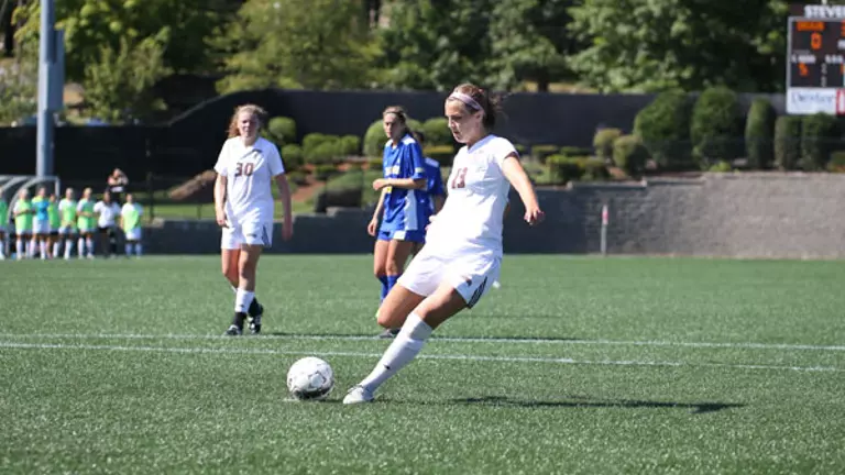 Late Goals Doom Women's Soccer in 2-1 Loss to Sacred Heart