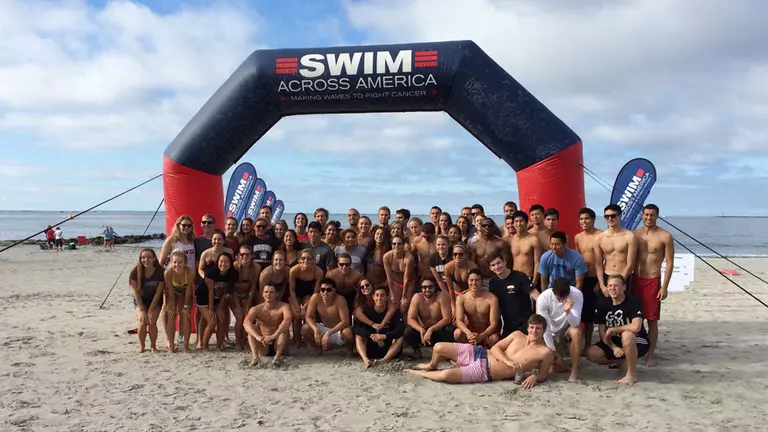 Men's and Women's Swimming & Diving Participate in Swim Across America