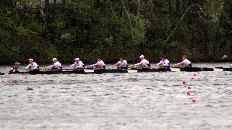 Men's Crew Takes Second at Head of the Housatonic