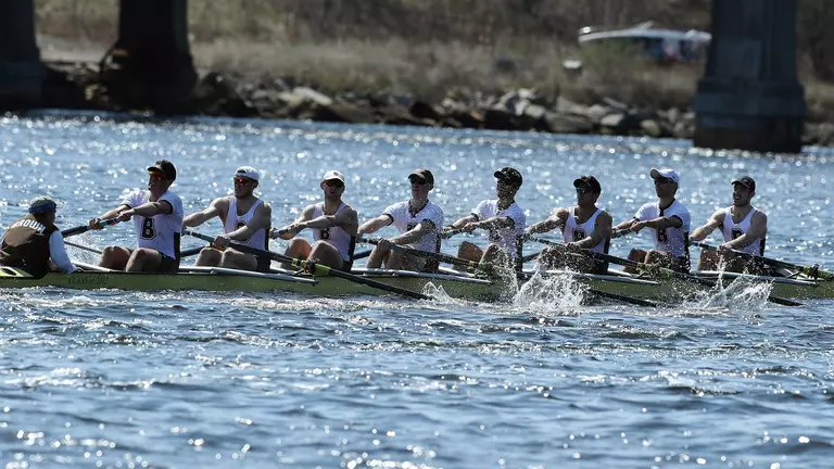 Men's Crew Sweeps Boston University in Season Opener