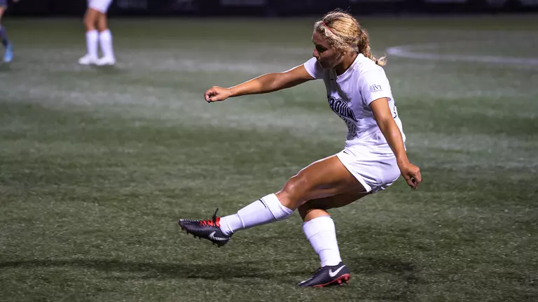 Women’s Soccer Shuts Out Vermont in Double Overtime Draw, 0-0