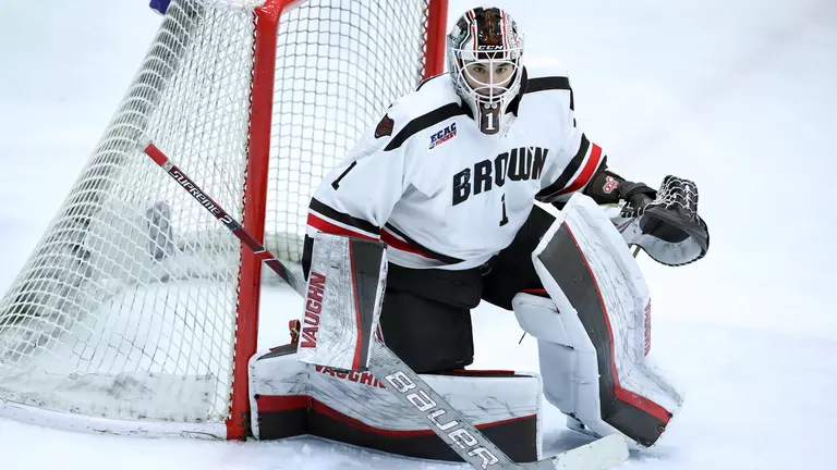 Men’s Hockey Edged at Yale, 3-2, in Season Opener