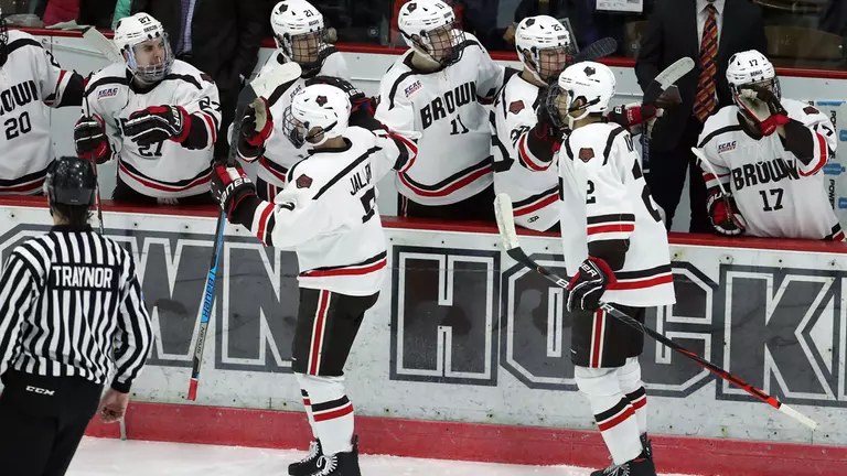 Men’s Hockey Receiving Votes in Preseason Poll