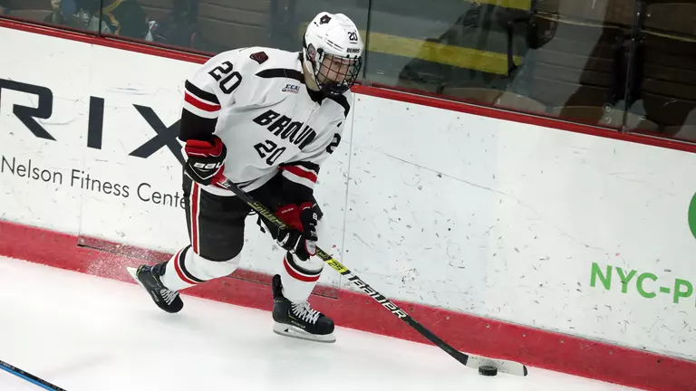 Men’s Hockey Edged at No. 17 Quinnipiac, 2-1