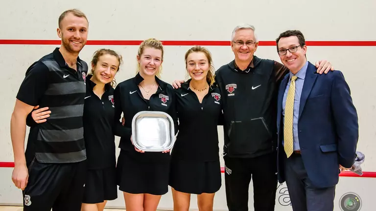 Brown Women’s Squash Team Wins Chaffee Award for Women’s Team Sportsmanship