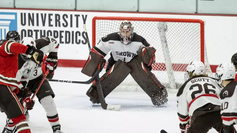 Men’s Hockey Beats Saints to Wrap Up Weekend