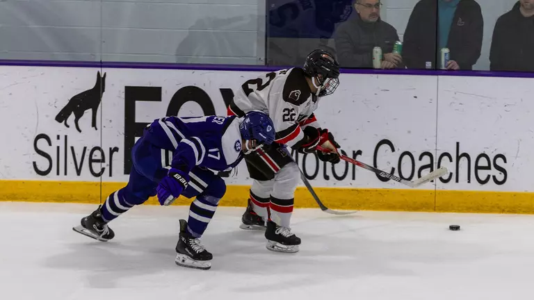 Men's Hockey Drops Non-Conference Matchup at Holy Cross