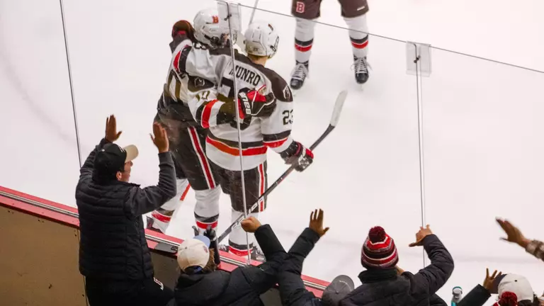 Men's Hockey Takes 3-2 Conference Win Over Colgate