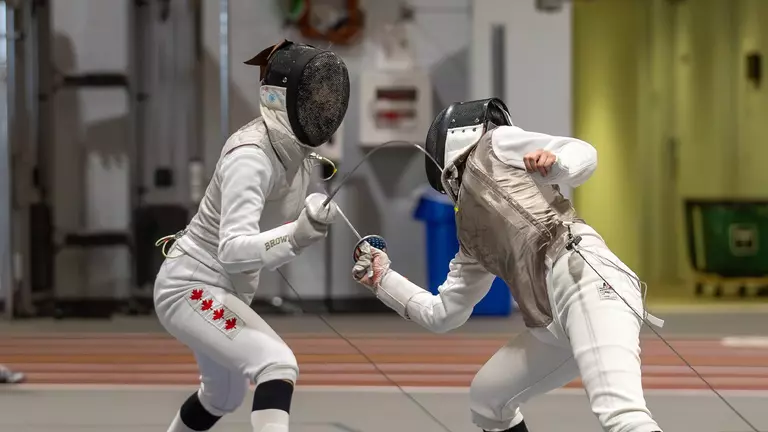 Women's Fencing Posts 2-1 Mark at Tufts Invitational