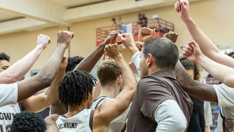 Men’s Basketball Defeats Elms College For Third-Straight Home Victory