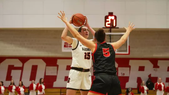 Women’s Basketball Secures Narrow 38-36 Victory Over Cornell in Final Moments