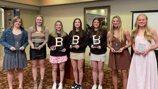 Women's Hockey Hosts End of Year Banquet; Announces Team Awards
