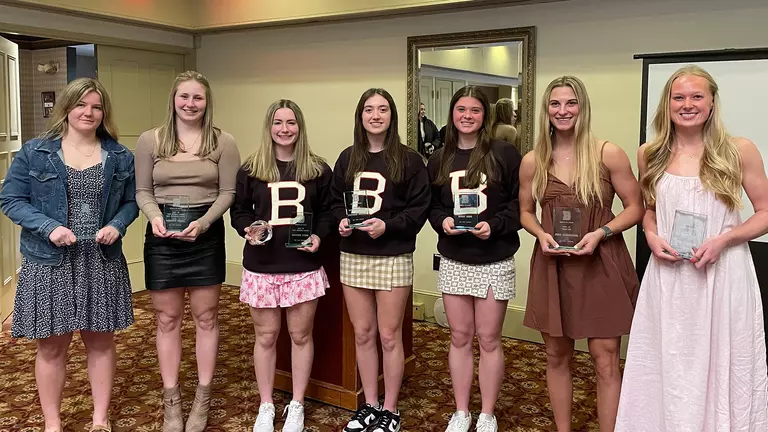 Women's Hockey Hosts End of Year Banquet; Announces Team Awards
