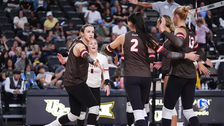 Volleyball Heads to UConn for Weekend Tournament