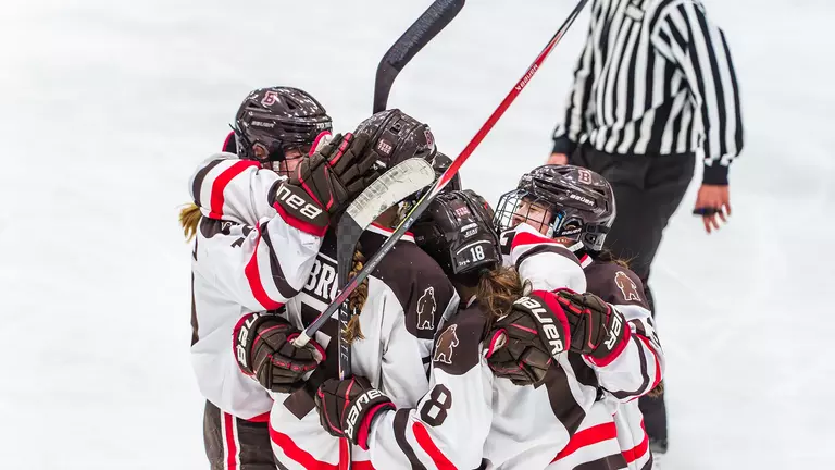 Women's Hockey Cruises Past Dartmouth in ECAC Opening Round