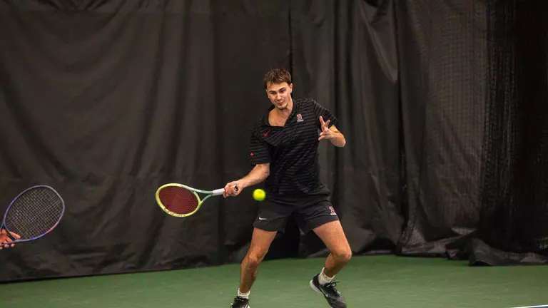 Men’s Tennis Splits Sunday Doubleheader with Win Over Sacred Heart, Loss to St. John’s