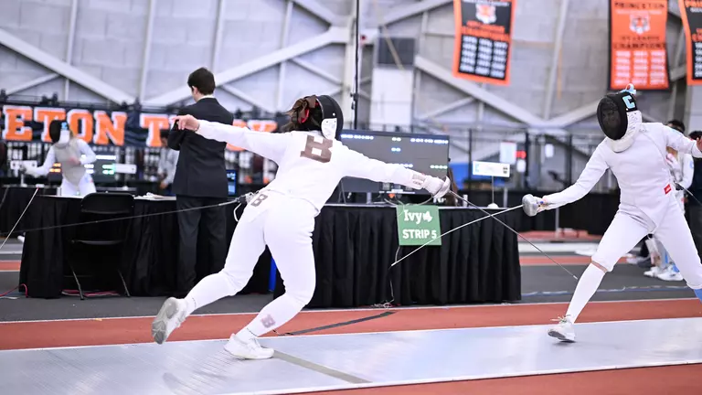 Women's Fencing Sends 12 Athletes to NCAA Regionals