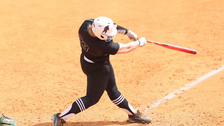 Softball Sweeps Cornell in Sunday Doubleheader as Offense Explodes