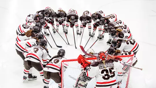 Women's Hockey Huddle pregame