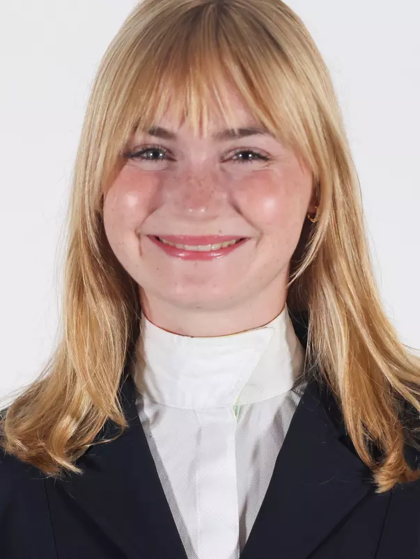 Elle Graham headshot