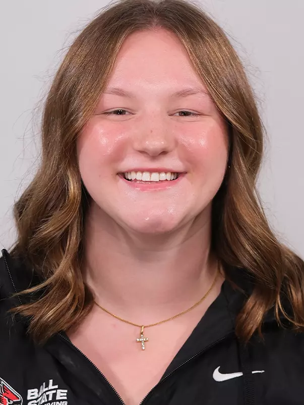Savannah Farlee Headshot
